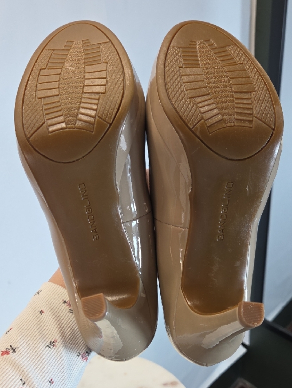 Bandolino Nude Patent Platform Pumps Size 9 - Picture 6 of 8